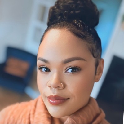 Headshot of Simone Van Horn